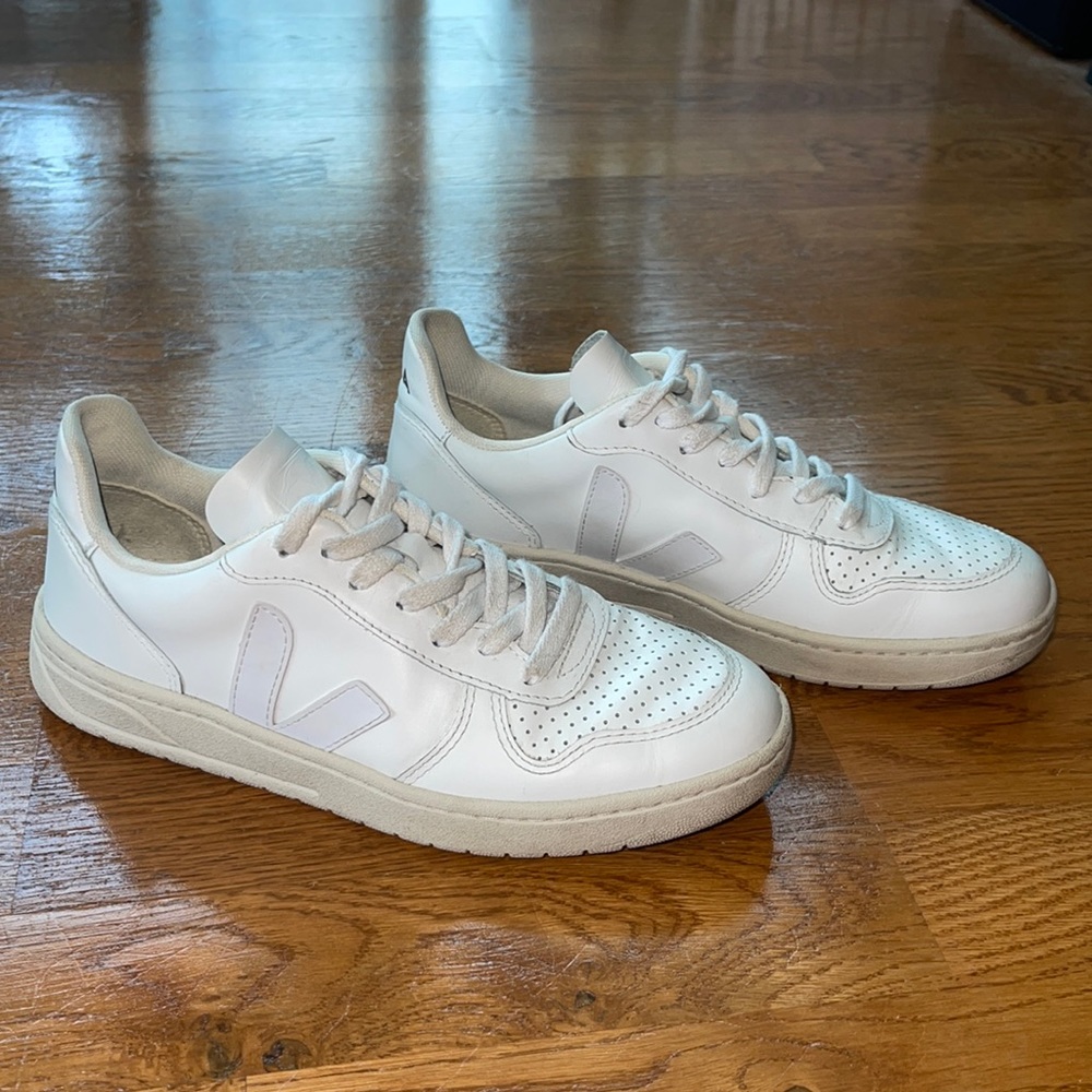 Veja V-10 Sneaker (Unisex)